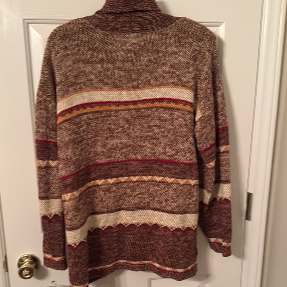 Cozy Multicolor Patterned Cardigan - image 4